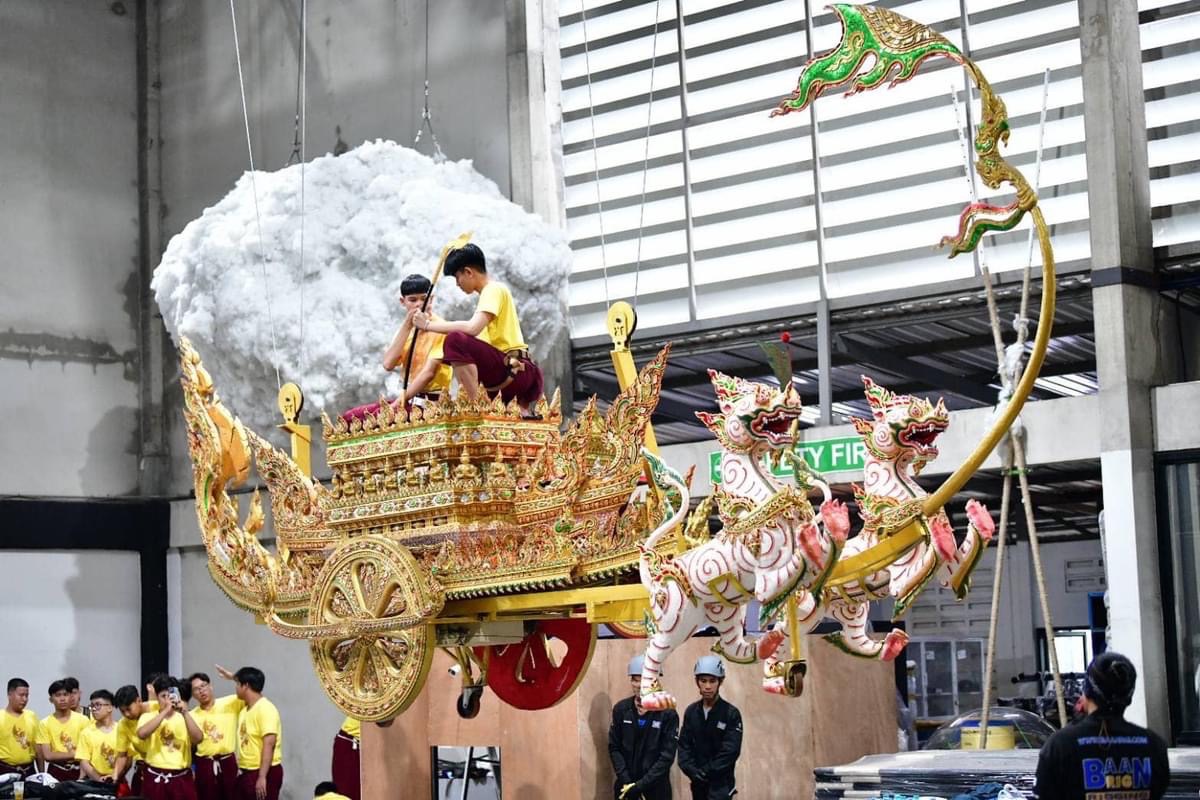 มูลนิธิส่งเสริมศิลปาชีพ ในสมเด็จพระนางเจ้าสิริกิติ์ พระบรมราชินีนาถ พระบรมราชชนนีพันปีหลวง จัดซ้อมโขนโหนสลิงกลางอากาศ การแสดงโขนมูลนิธิส่งเสริมศิลปาชีพฯ ตอน “พระจักราวตาร” ถ่ายทอดความวิจิตรงดงาม…ร่วมสานต่อศิลปะโขนมรดกของชาติ