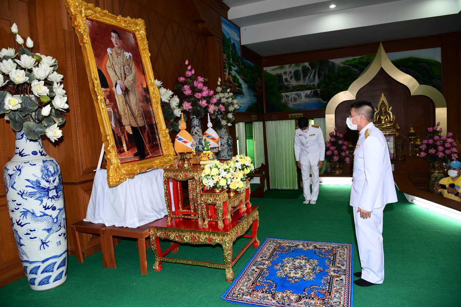 ศูนย์อำนวยการจิตอาสาพระราชทาน จังหวัดนนทบุรี โดยนายสุจินต์ ไชยชุมศักดิ์ ผู้ว่าราชการจังหวัดนนทบุรี/ผอ.ศอ.จอส.พระราชทาน จังหวัดนนทบุรี เป็นประธานในพิธีถวายภัตตาหารเพล และมอบสิ่งของพระราชทานแด่พระภิกษุ สามเณร ในการสอบบาลีสนามหลวง ประจำปี พ.ศ. 2564 ครั้งหลัง