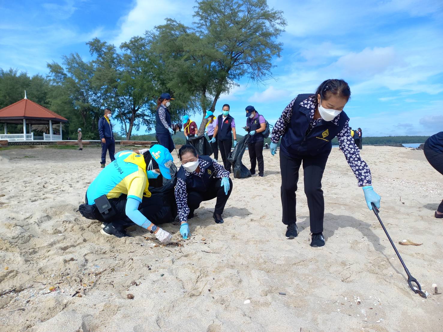 จิตอาสาพัฒนาท้องถิ่น จังหวัดสงขลา จัดกิจกรรมเนื่องในวันกองทัพเรือ ปี 2564 