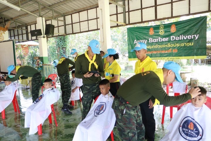 ศูนย์อำนวยการจิตอาสาพระราชทานมณฑลทหารบกที่ 38 ลงพื้นที่ให้บริการตัดผมแก่เด็กนักเรียนโรงเรียนบ้านไชยสถาน ตำบลไชยสถาน อำเภอเมืองน่าน จังหวัดน่าน