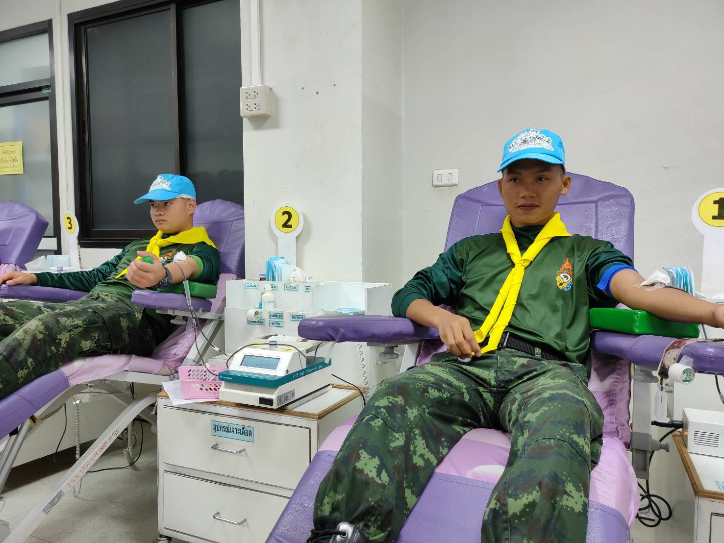 จิตอาสากองพันทหารสื่อสารที่ 4 มีน้ำใจจิตอาสา มีให้ประชาชนทันที สัสดีจังหวัดเชียงใหม่ ประสานจิตอาสากองพันทหารสื่อสารที่ 4 บริจาคโลหิตช่วยเหลือผู้ป่วยโรงพยาบาลพุทธชินราชพิษณุโลก หลังปรากฏความช่วยเหลือผ่านสื่อโปรแกรมไลน์