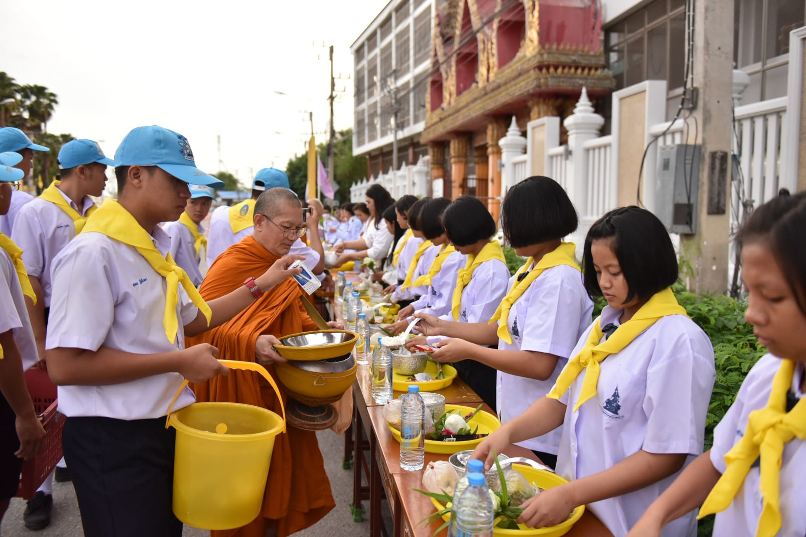 จิตอาสาพระราชทาน จัดกิจกรรมเฉลิมพระเกียรติ พิธีตักบาตรพระสงฆ์ ถวายเป็นพระราชกุศล สมเด็จพระนางเจ้าสุทิดา พัชรสุธาพิมลลักษณ พระบรมราชินี ณ โรงเรียนพระสุธรรมยานเถระวิทยา ตำบลน้ำซึม อำเภอเมืองอุทัยธานี จังหวัดอุทัยธานี