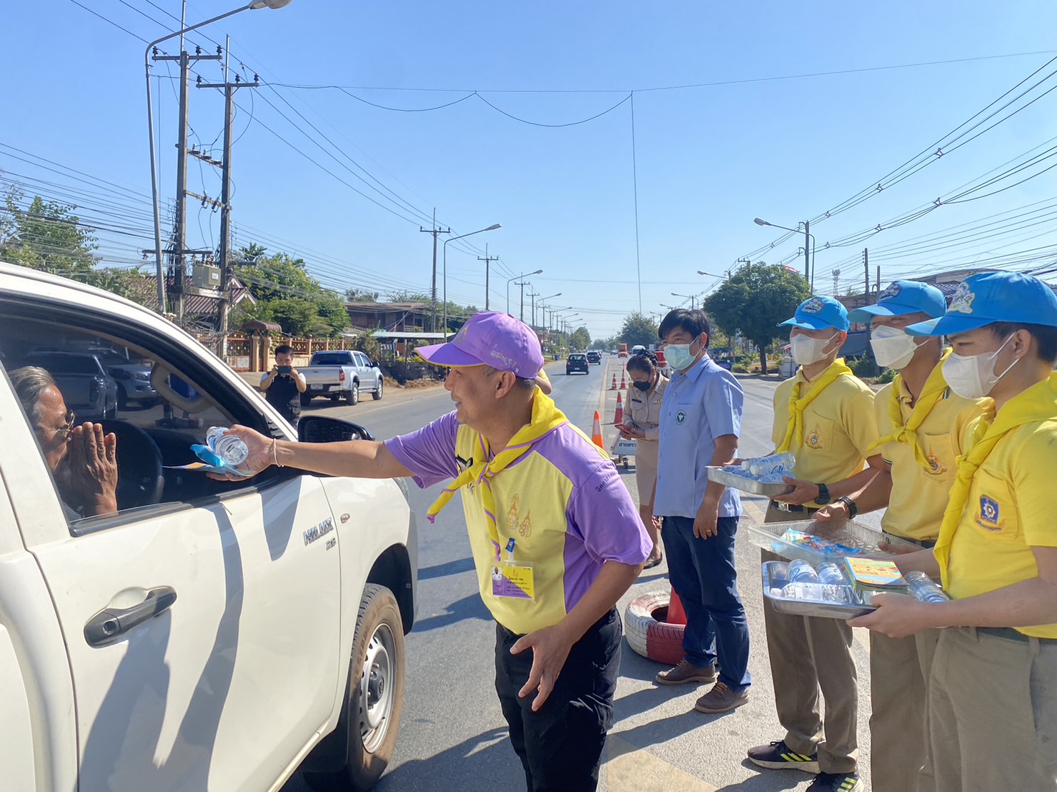 ศูนย์อำนวยการจิตอาสาพระราชทานภาค 3 รณรงค์ขับขี่รถปลอดภัย ไร้อุบัติเหตุ ดื่มไม่ขับ ในเทศกาลปีใหม่ 2567 ณ ที่ทำการสายตรวจ ตำบลบ้านกล้วย อำเภอเมืองสุโขทัย จังหวัดสุโขทัย