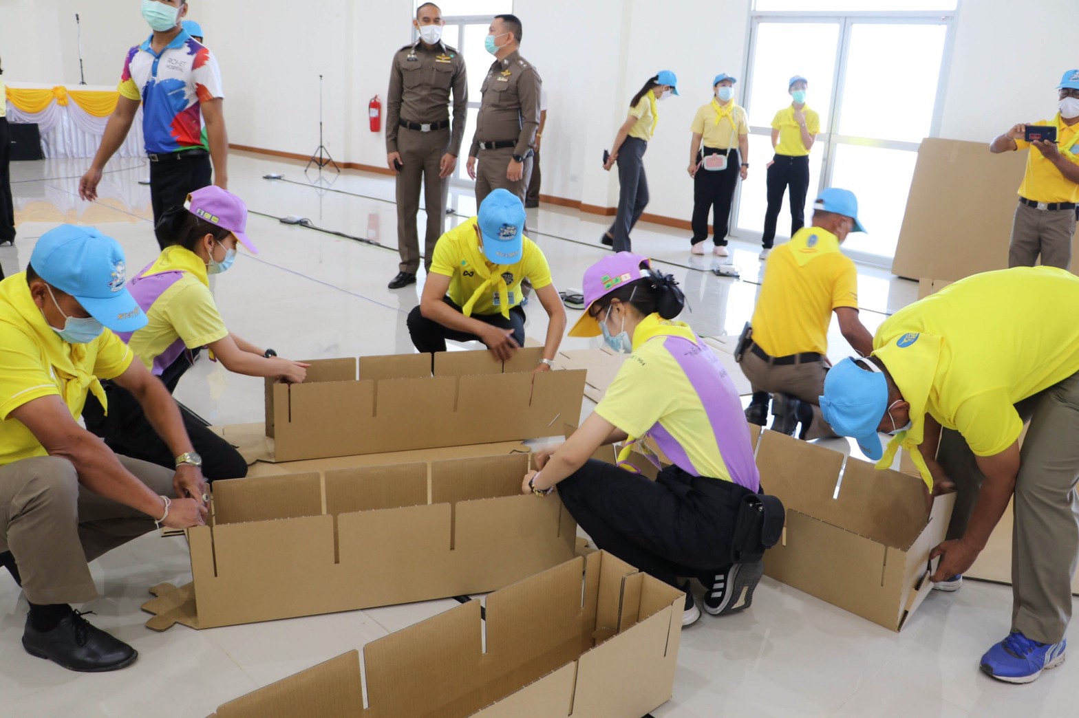 ศูนย์อำนวยการจิตอาสาพระราชทานจังหวัดร้อยเอ็ด จัดกิจกรรมจิตอาสาจัดตั้งโรงพยาบาลสนาม  ณ หอประชุมจังหวัดร้อยเอ็ด ต.ในเมือง อ.เมืองร้อยเอ็ด จ.ร้อยเอ็ด
