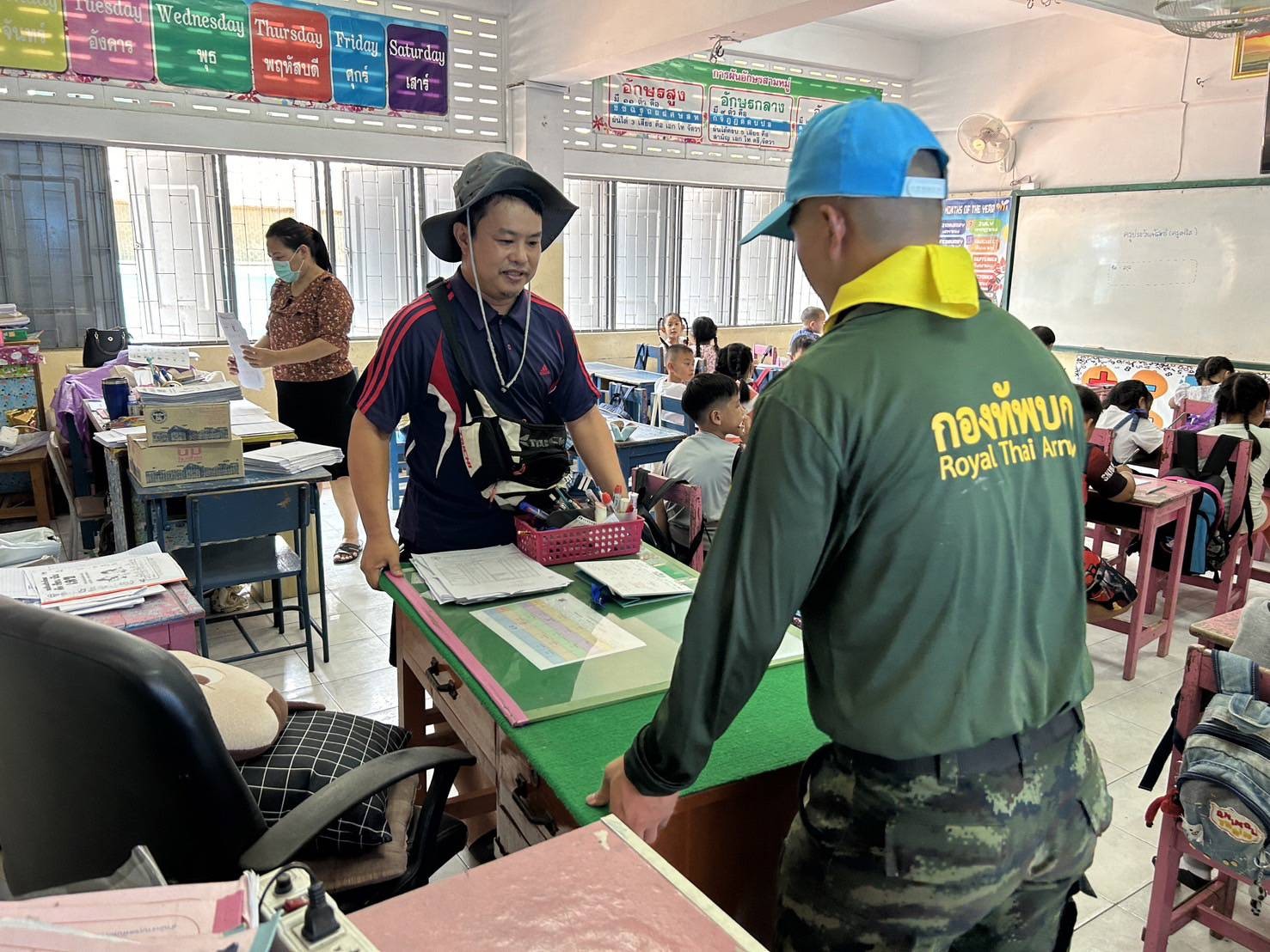 กองพลทหารม้าที่ 1 จัดกิจกรรม จิตอาสาปรับปรุงภูมิทัศน์ ร่วมกับคณะครู นักเรียนโรงเรียนราชานุบาล ณ โรงเรียนราชานุบาล ตำบลในเวียง อำเภอเมืองน่าน จังหวัดน่าน