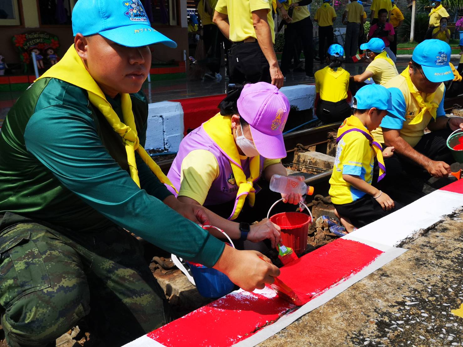 ศูนย์อำนวยการจิตอาสาพระราชทานภาค 3 พร้อมพสกนิกรทุกหมู่เหล่าร่วมกิจกรรมจิตอาสา พัฒนาสถานีรถไฟหนองตม อำเภอพรหมพิราม น้อมรำลึกถึงพระราชกรณียกิจที่สำคัญของพระบาทสมเด็จพระจุลจอมเกล้าเจ้าอยู่หัว เนื่องในวันปิยมหาราช วันที่ 23 ตุลาคม 2566