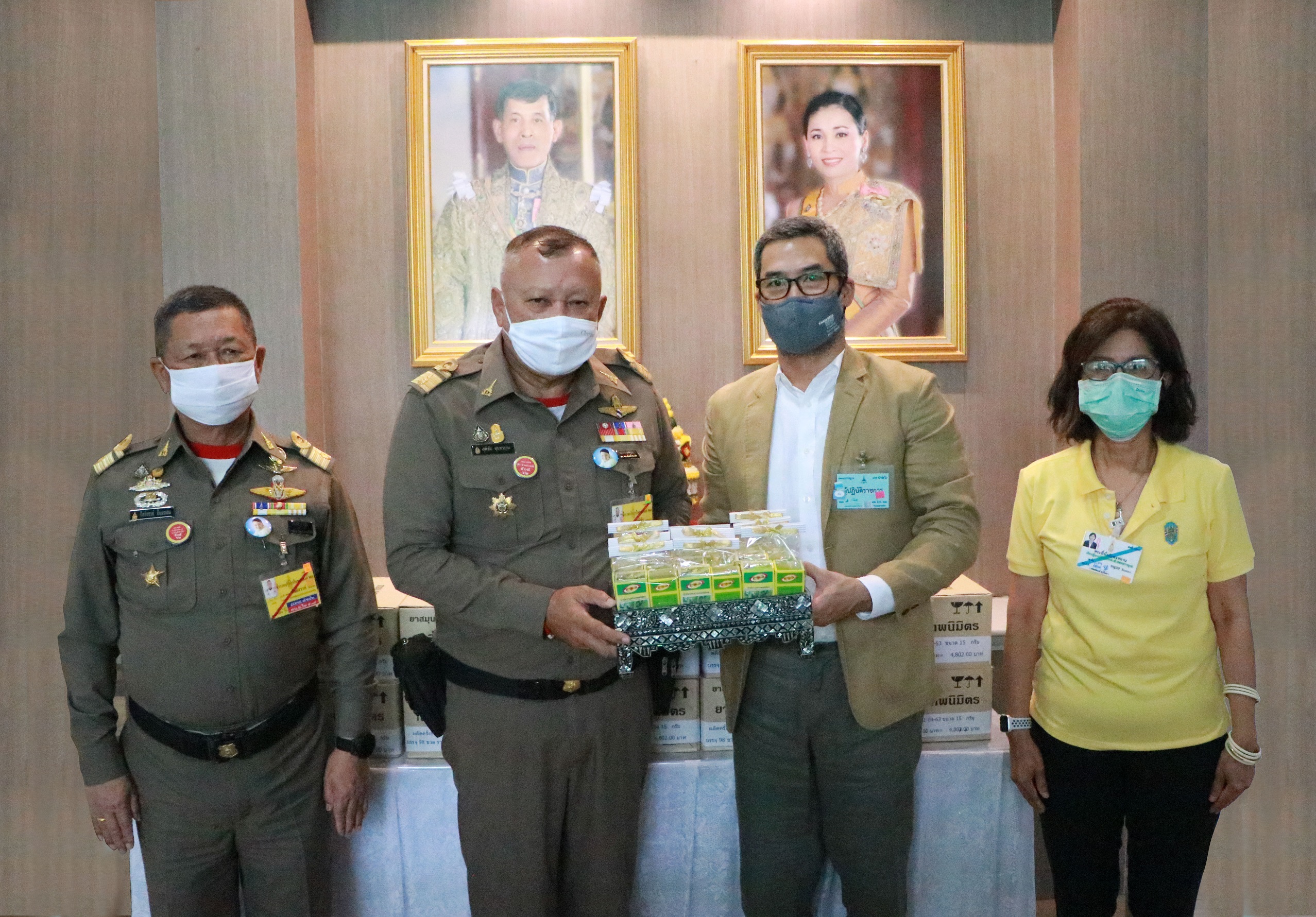 นายธนากร โปษยานนท์ ขอพระราชทานทูลเกล้าทูลกระหม่อมถวายผลิตภัณฑ์ยาสมุนไพรขี้ผึ้งห้างเทพนิมิตร สำหรับนำบรรจุร่วมในถุงยังชีพพระราชทาน ในการที่จะเป็นประโยชน์ต่อผู้ได้รับนำไปใช้ในช่วงของสถานการณ์การแพร่ระบาดของเชื้อโรคไวรัสโคโรน่า 2019 (โควิด-19)
