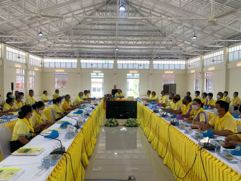 เมื่อวันที่ ๑๐ มีนาคม ๒๕๖๔ พลเอก ศิวะ ภระมรทัต รอง ผอ.จอส.พระราชทาน ตรวจเยี่ยมและรับฟังการบรรยายสรุปความก้าวหน้าการก่อสร้าง ณ ”ศูนย์พักพิงร่วมใจอุ่นไอรัก” ต.ปากน้ำ อ.เมืองชุมพร จ.ชุมพร และ“ศูนย์พักพิงร่วมใจอุ่นไอรัก” ต.สวี อ.สวี จ.ชุมพร พร้อมทั้งพบปะชุดจิตอาสาภัยพิบัติในพื้นที่ และให้ข้อเสนอแนะในการก่อสร้างศูนย์ ฯ