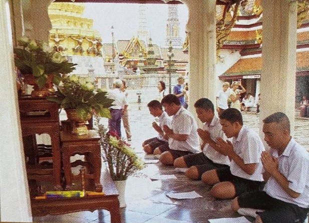 นักเรียนสวดโอ้เอ้วิหารราย