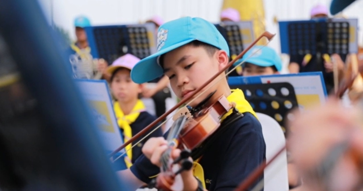 บทเพลง “ใต้ร่มไตรรงค์” จากโครงการดนตรีจิตอาสาพระราชทาน