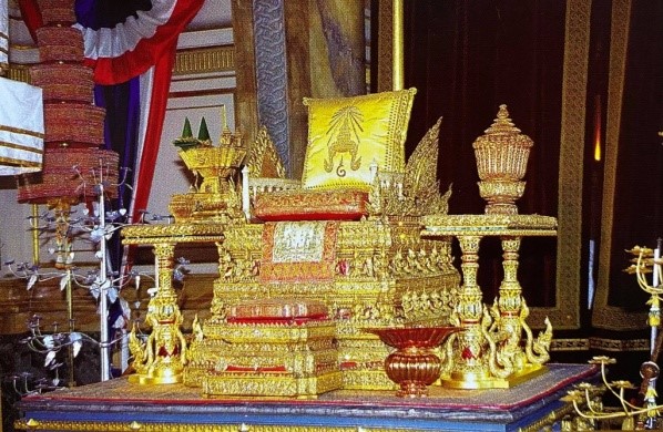 พระที่นั่งพุดตานกาญจนสิงหาสน์