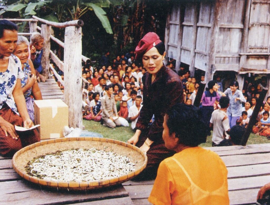 ศิลปาชีพ สมเด็จพระนางเจ้าสิริกิติ์ พระบรมราชินีนาถ พระบรมราชชนนีพันปีหลวง