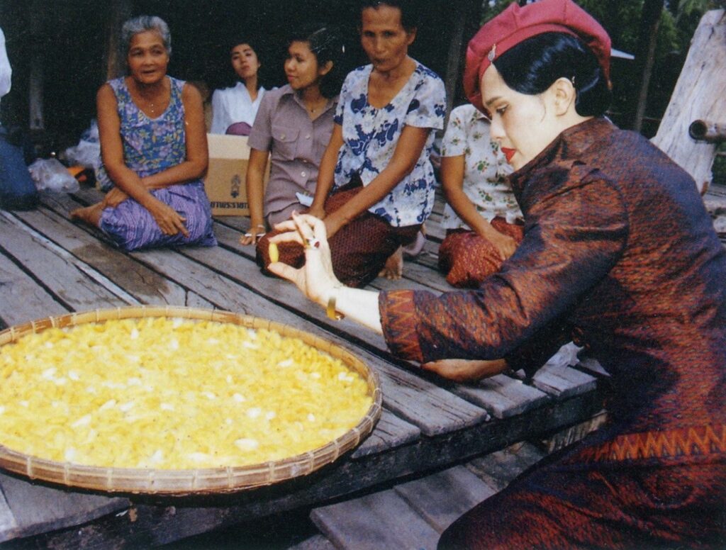 ศิลปาชีพ สมเด็จพระนางเจ้าสิริกิติ์ พระบรมราชินีนาถ พระบรมราชชนนีพันปีหลวง