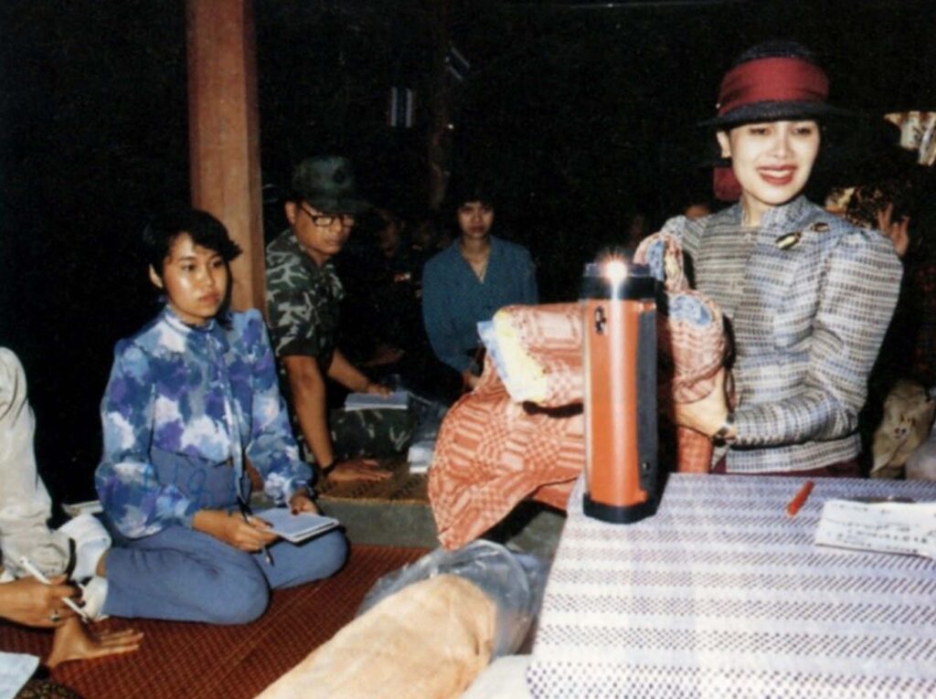 ศิลปาชีพ สมเด็จพระนางเจ้าสิริกิติ์ พระบรมราชินีนาถ พระบรมราชชนนีพันปีหลวง