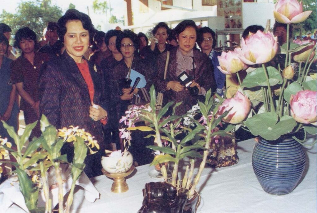 ศิลปาชีพ สมเด็จพระนางเจ้าสิริกิติ์ พระบรมราชินีนาถ พระบรมราชชนนีพันปีหลวง