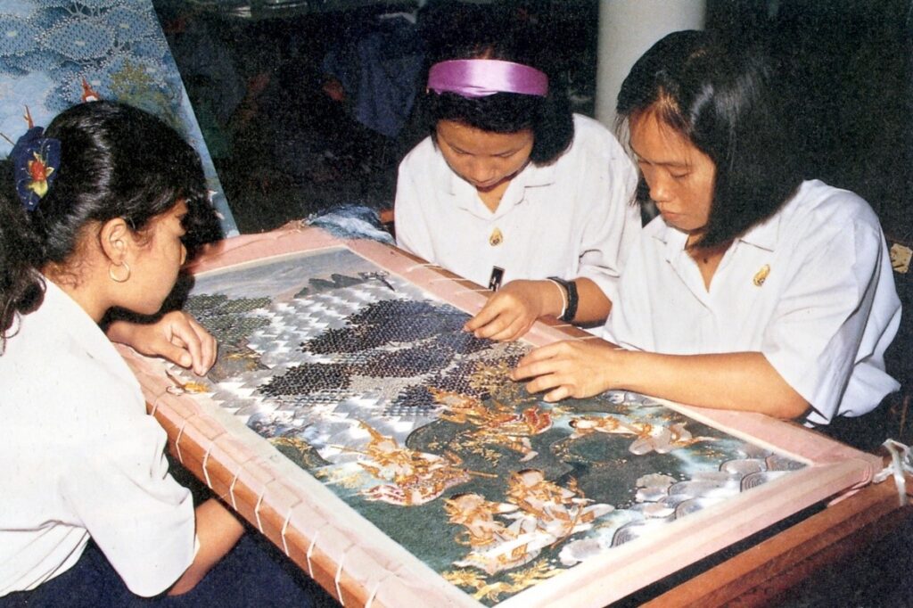 ศิลปาชีพ สมเด็จพระนางเจ้าสิริกิติ์ พระบรมราชินีนาถ พระบรมราชชนนีพันปีหลวง