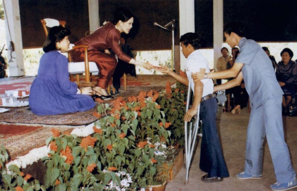 ศิลปาชีพ สมเด็จพระนางเจ้าสิริกิติ์ พระบรมราชินีนาถ พระบรมราชชนนีพันปีหลวง