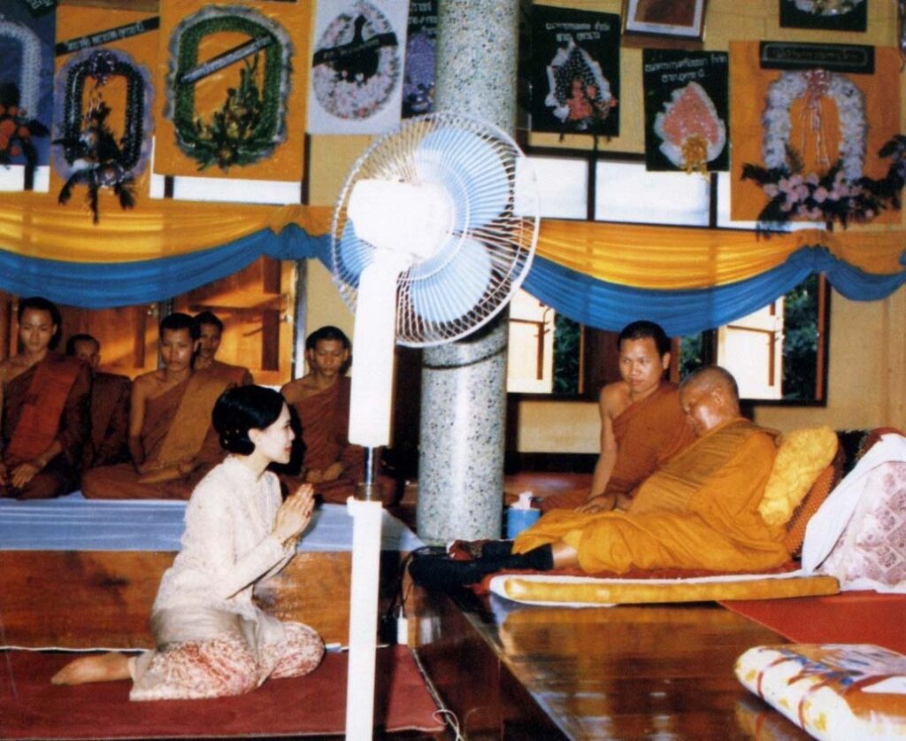 ทรงมั่นในพระศาสนา สมเด็จพระนางเจ้าสิริกิติ์ พระบรมราชินีนาถ พระบรมราชชนนีพันปีหลวง