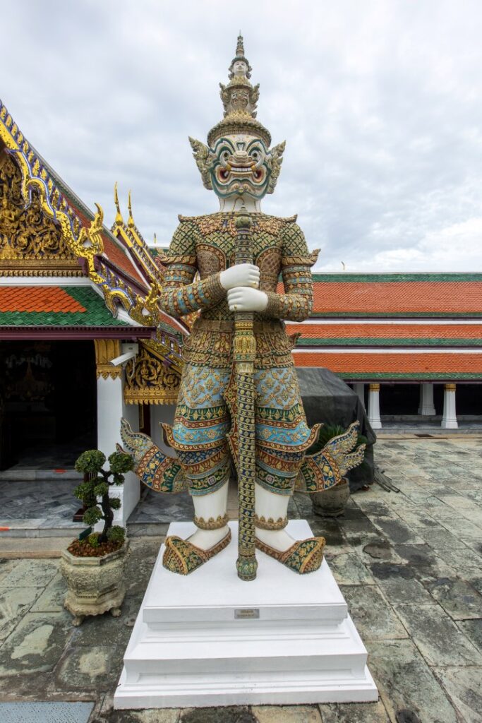 ยักษ์ทวารบาล ในวัดพระศรีรัตนศาสดาราม ทศกัณฐ์ พญายักษ์