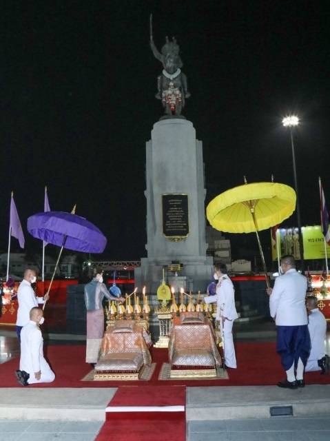 พระบรมราชานุสาวรีย์สมเด็จพระเจ้าตากสินมหาราช