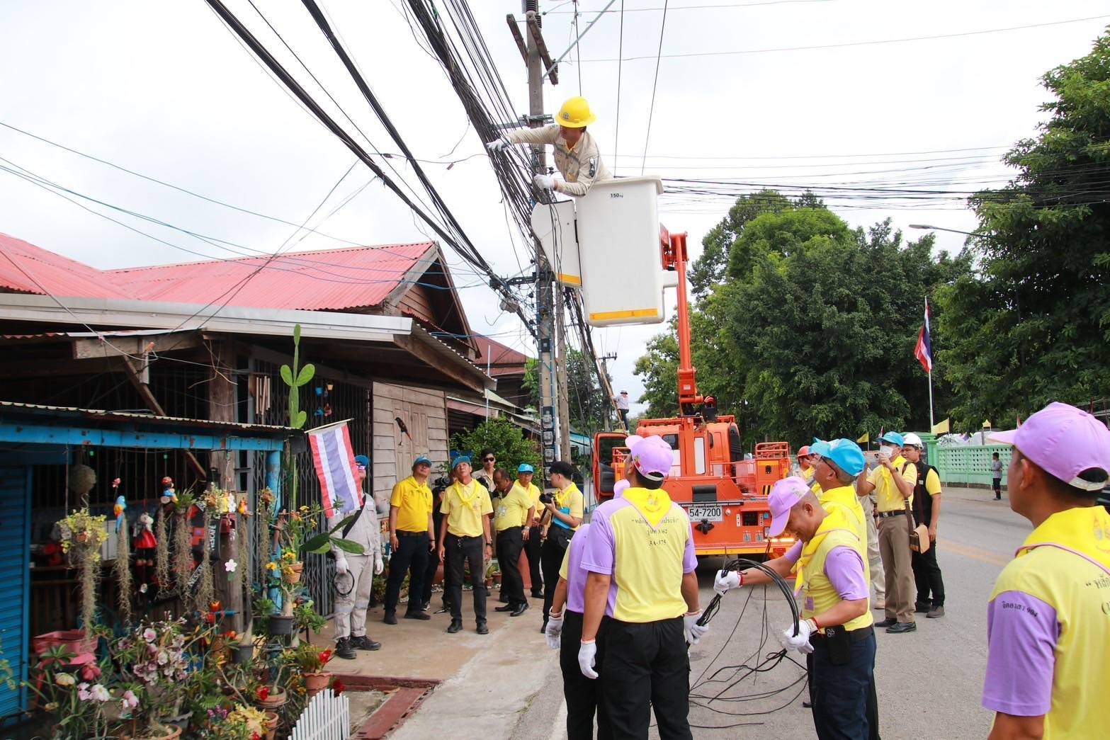ศูนย์อำนวยการจิตอาสาพระราชทาน จัดกิจกรรมจัดระเบียบสายสื่อสารพัฒนาภูมิทัศน์ ณ ตำบลในเมือง อำเภอเมืองกำแพงเพชร จังหวัดกำแพงเพชร