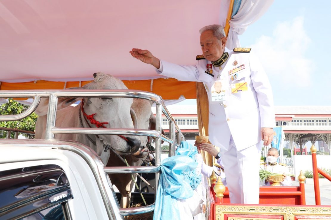 พระบาทสมเด็จพระเจ้าอยู่หัว ทรงพระกรุณาโปรดเกล้าโปรดกระหม่อมให้ พลเอก สุรยุทธ์ จุลานนท์ ประธานองคมนตรี เป็นผู้แทนพระองค์ ไปในการบำเพ็ญพระราชกุศลปล่อยโค นก และปลา เนื่องในโอกาสวันคล้ายวันประสูติ สมเด็จพระเจ้าลูกยาเธอ เจ้าฟ้าทีปังกรรัศมีโชติ มหาวชิโรตตมางกูร สิริวิบูลยราชกุมาร วันที่ 29 เมษายน 2567 ณ ท่าวาสุกรี เขตดุสิต กรุงเทพมหานคร 2