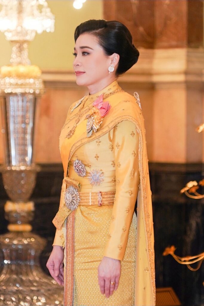 พระบาทสมเด็จพระเจ้าอยู่หัว และสมเด็จพระนางเจ้า ฯ พระบรมราชินี เสด็จออก ณ พระที่นั่งจักรีมหาปราสาท พระบรมมหาราชวัง พระราชทานพระบรมราชวโรกาสให้ คณะทูตานุทูต และผู้แทนฝ่ายกงสุล เฝ้าทูลละอองธุลีพระบาท ถวายพระพรชัยมงคล เนื่องในโอกาสพระราชพิธีมหามงคลเฉลิมพระชนมพรรษา 6 รอบ 28 กรกฎาคม 2567