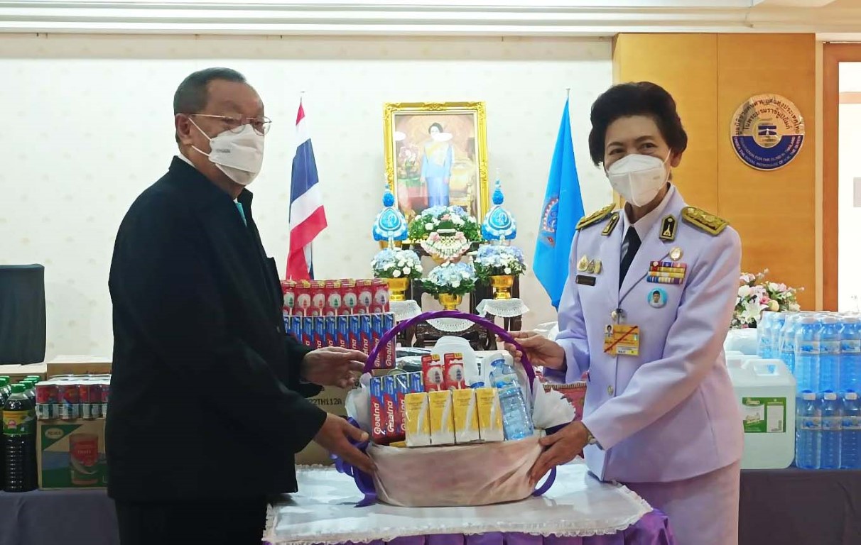 พระบาทสมเด็จพระเจ้าอยู่หัว และสมเด็จพระนางเจ้า ฯ พระบรมราชินี ทรงพระกรุณาโปรดเกล้าโปรดกระหม่อมพระราชทานเลี้ยงอาหาร เงิน สิ่งของ เครื่องอุปโภคบริโภค และเวชภัณฑ์ทางการแพทย์ แก่มูลนิธิช่วยคนตาบอดแห่งประเทศไทย ในพระบรมราชินูปถัมภ์ และสถานคุ้มครองและพัฒนาคนพิการพระประแดง เนื่องในโอกาสวันเฉลิมพระชนมพรรษา สมเด็จพระนางเจ้าสิริกิติ์ พระบรมราชินีนาถ พระบรมราชชนนีพันปีหลวง วันที่ 12 สิงหาคม 2565