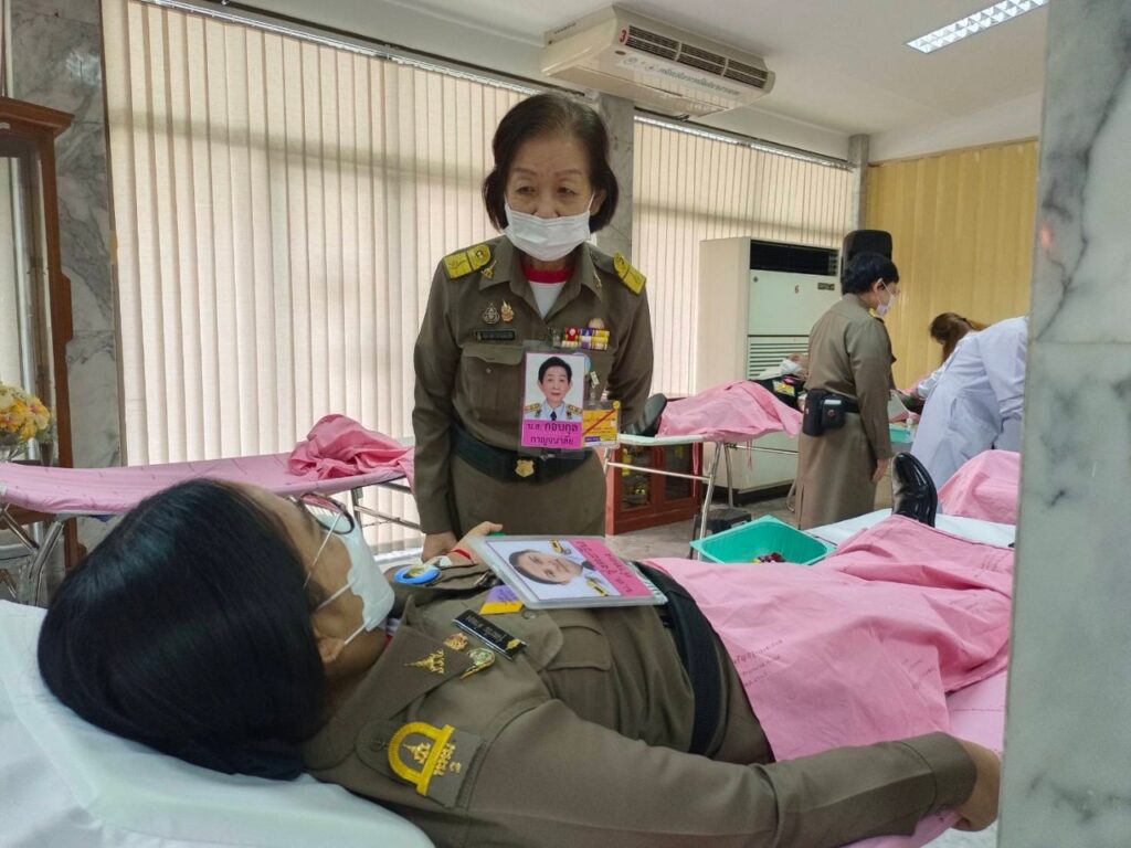 โดยในวันนี้ มีข้าราชบริพารผ่านการคัดกรอง ร่วมบริจาคโลหิตได้ จำนวน.....................คน ได้โลหิต จำนวนรวม..............ซีซี เพื่อนำไปใช้เป็นโลหิตสำรอง สำหรับใช้รักษาพยาบาลแก่ผู้ป่วยในโรงพยาบาลต่าง ๆ ต่อไป ซึ่งความพร้อมใจกัน ในการร่วมบริจาคโลหิตของข้าราชบริพารในพระองค์ในวันนี้ แสดงให้เห็นถึงการเป็นแบบอย่างของข้าราชการที่ดี เสียสละ อุทิศตน ช่วยเหลือและทำความดีเพื่อส่วนรวม ปฏิบัติตนตาม พระราชปณิธานของพระบาทสมเด็จพระเจ้าอยู่หัว ที่จะให้ประเทศชาติมั่นคง และประชาชนมีความสุข อย่างยั่งยืนสืบไป