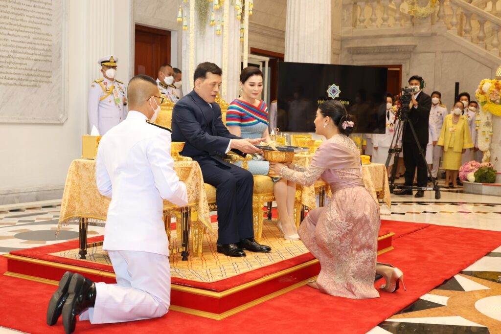 ทรงเปิดนิทรรศการ “ราชภูษิตาภรณ์สยาม”