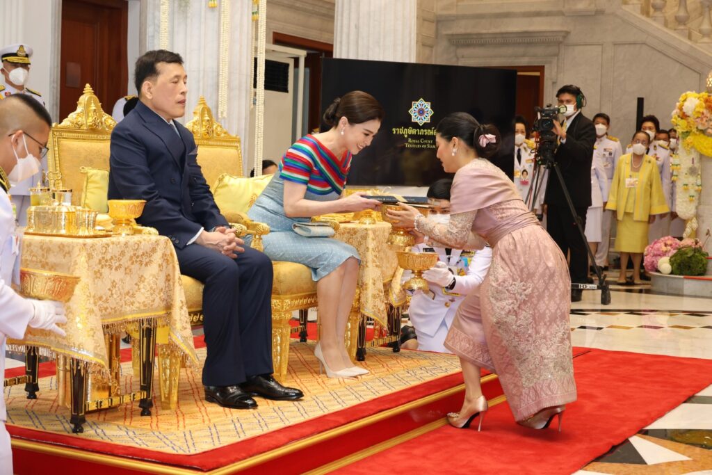 ทรงเปิดนิทรรศการ “ราชภูษิตาภรณ์สยาม”