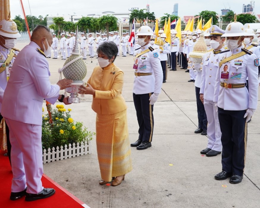 พระบาทสมเด็จพระเจ้าอยู่หัว ทรงพระกรุณาโปรดเกล้าโปรดกระหม่อมให้ พลอากาศเอก สถิตย์พงษ์ สุขวิมล ราชเลขานุการในพระองค์พระบาทสมเด็จพระเจ้าอยู่หัว ออกรับเครื่องราชสักการะถวายพระพรชัยมงคล เนื่องในโอกาสพระราชพิธีมหามงคลเฉลิมพระชนมพรรษา 6 รอบ 28 กรกฎาคม 2567