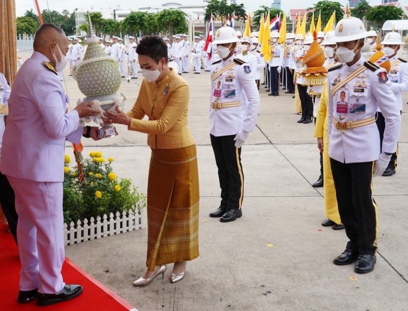 พระบาทสมเด็จพระเจ้าอยู่หัว ทรงพระกรุณาโปรดเกล้าโปรดกระหม่อมให้ พลอากาศเอก สถิตย์พงษ์ สุขวิมล ราชเลขานุการในพระองค์พระบาทสมเด็จพระเจ้าอยู่หัว ออกรับเครื่องราชสักการะถวายพระพรชัยมงคล เนื่องในโอกาสพระราชพิธีมหามงคลเฉลิมพระชนมพรรษา 6 รอบ 28 กรกฎาคม 2567