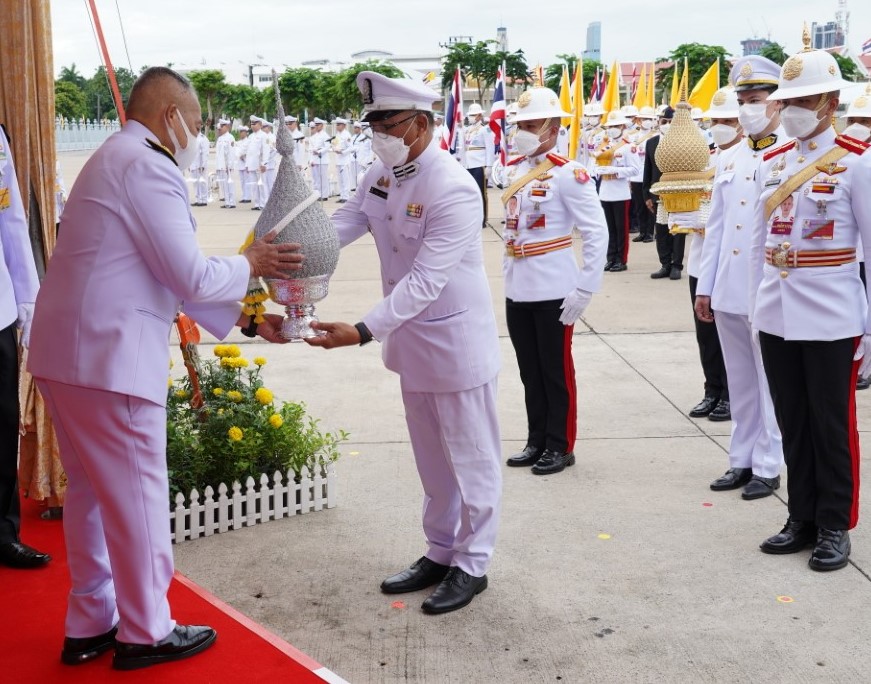 พระบาทสมเด็จพระเจ้าอยู่หัว ทรงพระกรุณาโปรดเกล้าโปรดกระหม่อมให้ พลอากาศเอก สถิตย์พงษ์ สุขวิมล ราชเลขานุการในพระองค์พระบาทสมเด็จพระเจ้าอยู่หัว ออกรับเครื่องราชสักการะถวายพระพรชัยมงคล เนื่องในโอกาสพระราชพิธีมหามงคลเฉลิมพระชนมพรรษา 6 รอบ 28 กรกฎาคม 2567