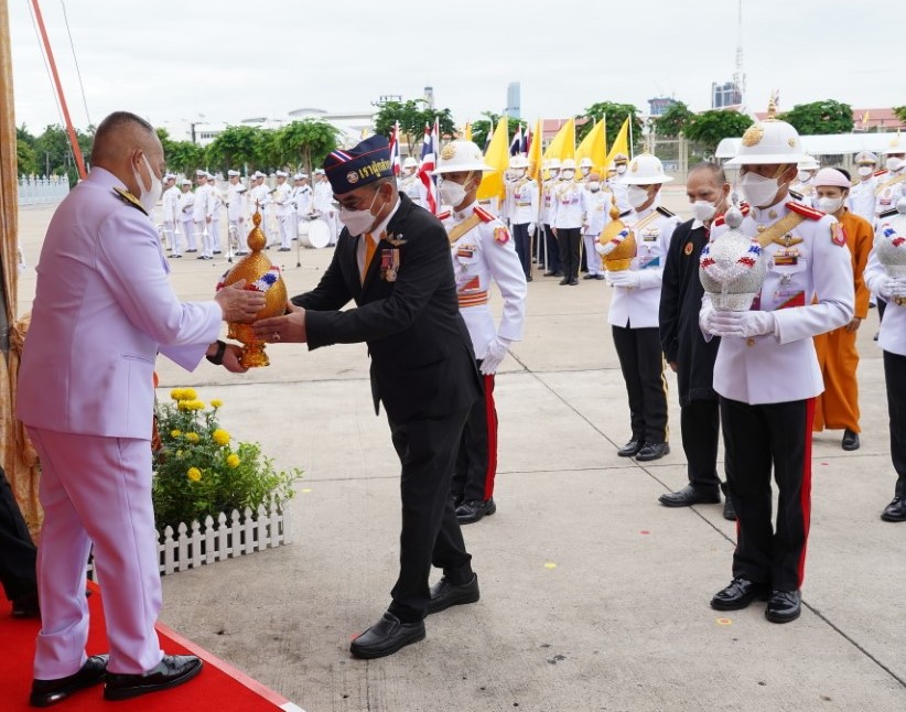 พระบาทสมเด็จพระเจ้าอยู่หัว ทรงพระกรุณาโปรดเกล้าโปรดกระหม่อมให้ พลอากาศเอก สถิตย์พงษ์ สุขวิมล ราชเลขานุการในพระองค์พระบาทสมเด็จพระเจ้าอยู่หัว ออกรับเครื่องราชสักการะถวายพระพรชัยมงคล เนื่องในโอกาสพระราชพิธีมหามงคลเฉลิมพระชนมพรรษา 6 รอบ 28 กรกฎาคม 2567