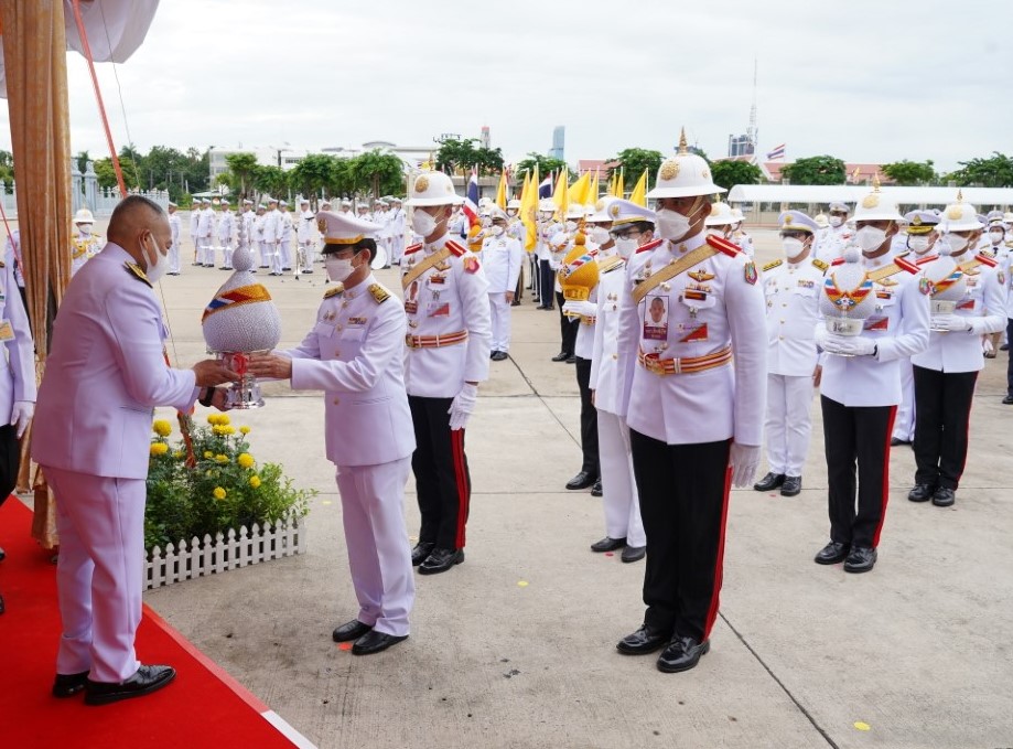 พระบาทสมเด็จพระเจ้าอยู่หัว ทรงพระกรุณาโปรดเกล้าโปรดกระหม่อมให้ พลอากาศเอก สถิตย์พงษ์ สุขวิมล ราชเลขานุการในพระองค์พระบาทสมเด็จพระเจ้าอยู่หัว ออกรับเครื่องราชสักการะถวายพระพรชัยมงคล เนื่องในโอกาสพระราชพิธีมหามงคลเฉลิมพระชนมพรรษา 6 รอบ 28 กรกฎาคม 2567