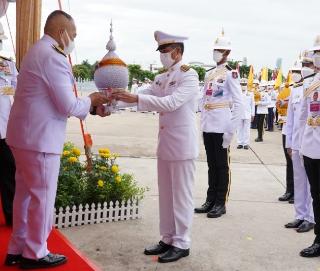 พระบาทสมเด็จพระเจ้าอยู่หัว ทรงพระกรุณาโปรดเกล้าโปรดกระหม่อมให้ พลอากาศเอก สถิตย์พงษ์ สุขวิมล ราชเลขานุการในพระองค์พระบาทสมเด็จพระเจ้าอยู่หัว ออกรับเครื่องราชสักการะถวายพระพรชัยมงคล เนื่องในโอกาสพระราชพิธีมหามงคลเฉลิมพระชนมพรรษา 6 รอบ 28 กรกฎาคม 2567