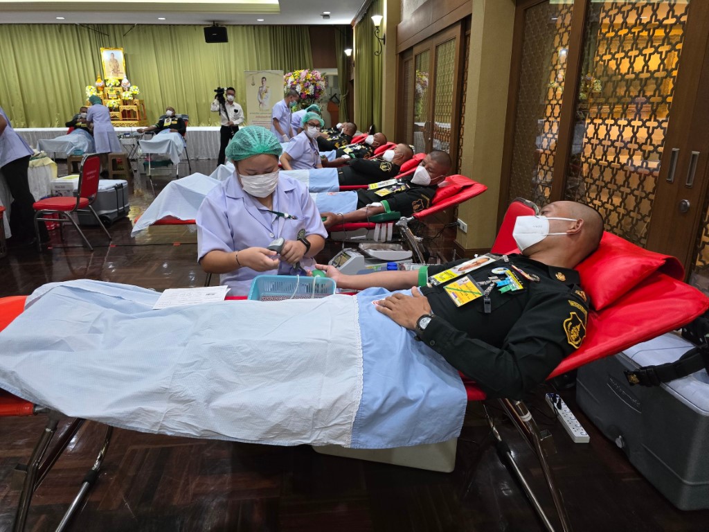 ข้าราชบริพารหน่วยราชการในพระองค์ พร้อมใจกันร่วมบริจาคโลหิต ถวายเป็นพระราชกุศลแด่พระบาทสมเด็จพระเจ้าอยู่หัว เนื่องในโอกาสพระราชพิธีมหามงคลเฉลิมพระชนมพรรษา 6 รอบ 28 กรกฎาคม 2567