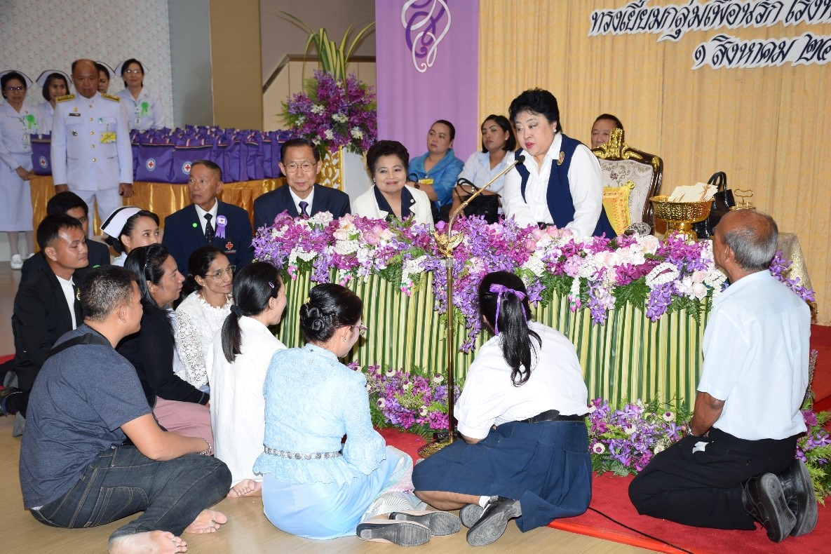 พระเจ้าวรวงศ์เธอ พระองค์เจ้าโสมสวลี พระวรราชาทินัดดามาตุ เสด็จไปทรงเยี่ยมผู้ติดเชื้อ “กลุ่มเพื่อนรัก” โรงพยาบาลบางบ่อ จังหวัดสมุทรปราการ