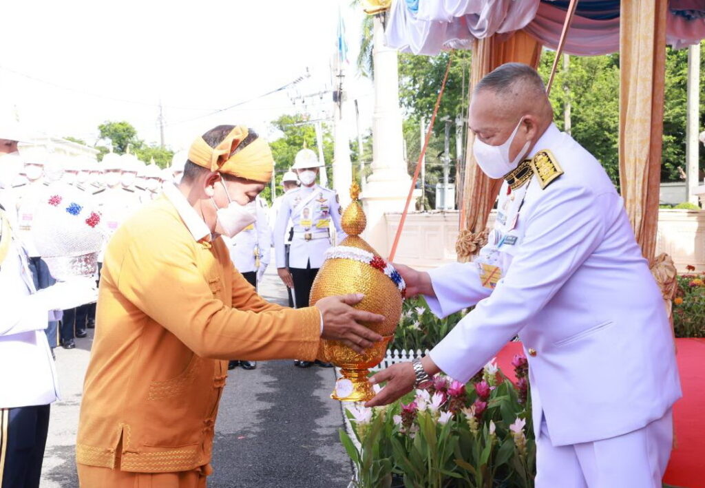 พระบาทสมเด็จพระเจ้าอยู่หัว ทรงพระกรุณาโปรดเกล้าโปรดกระหม่อมให้ พลอากาศเอก สถิตย์พงษ์ สุขวิมล ราชเลขานุการในพระองค์พระบาทสมเด็จพระเจ้าอยู่หัว ออกรับเครื่องราชสักการะและพานพุ่ม ถวายพระพรชัยมงคล เนื่องในโอกาสวันเฉลิมพระชนมพรรษา สมเด็จพระนางเจ้าสิริกิติ์ พระบรมราชินีนาถ พระบรมราชชนนีพันปีหลวง วันที่ 12 สิงหาคม 2567