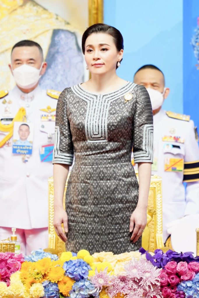 พระบาทสมเด็จพระเจ้าอยู่หัว และสมเด็จพระนางเจ้า ฯ พระบรมราชินี เสด็จพระราชดำเนินไปทรงเป็นองค์ประธานในงานมหกรรมกองทุนแม่ของแผ่นดิน ประจำปี 2567 ณ ศูนย์แสดงสินค้าและการประชุม อิมแพ็ค เมืองทองธานี อำเภอปากเกร็ด จังหวัดนนทบุรี