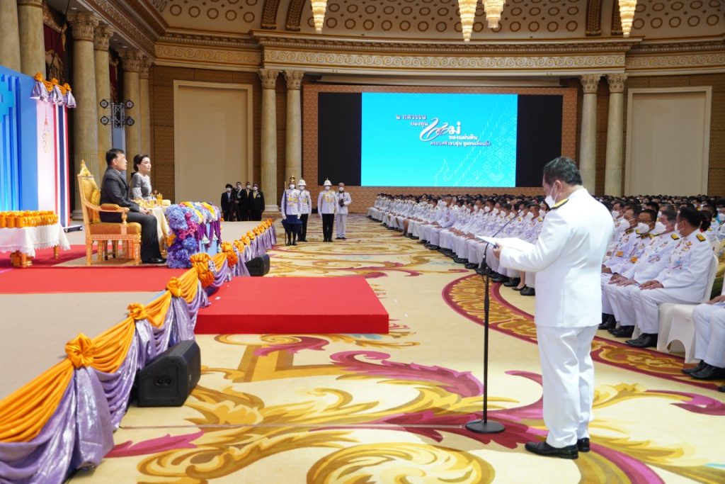 พระบาทสมเด็จพระเจ้าอยู่หัว และสมเด็จพระนางเจ้า ฯ พระบรมราชินี เสด็จพระราชดำเนินไปทรงเป็นองค์ประธานในงานมหกรรมกองทุนแม่ของแผ่นดิน ประจำปี 2567 ณ ศูนย์แสดงสินค้าและการประชุม อิมแพ็ค เมืองทองธานี อำเภอปากเกร็ด จังหวัดนนทบุรี
