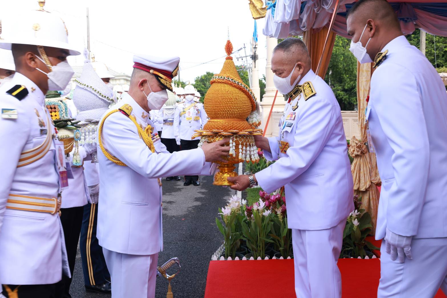 พระบาทสมเด็จพระเจ้าอยู่หัว ทรงพระกรุณาโปรดเกล้าโปรดกระหม่อมให้ พลอากาศเอก สถิตย์พงษ์ สุขวิมล ราชเลขานุการในพระองค์พระบาทสมเด็จพระเจ้าอยู่หัว ออกรับเครื่องราชสักการะและพานพุ่ม ถวายพระพรชัยมงคล เนื่องในโอกาสวันเฉลิมพระชนมพรรษา สมเด็จพระนางเจ้าสิริกิติ์ พระบรมราชินีนาถ พระบรมราชชนนีพันปีหลวง วันที่ 12 สิงหาคม 2567