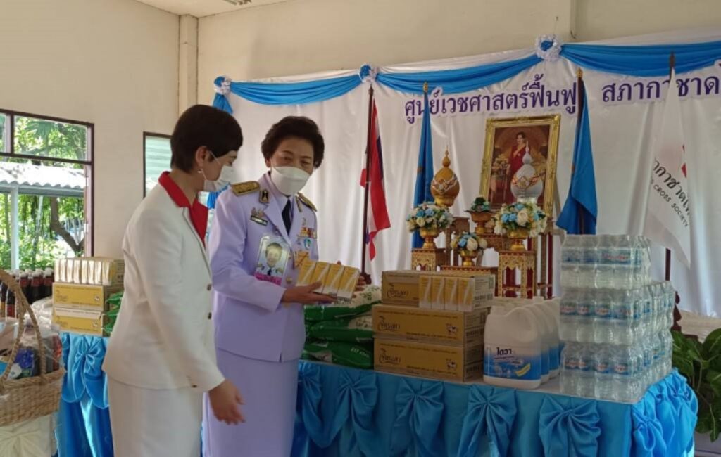 พระบาทสมเด็จพระเจ้าอยู่หัว และสมเด็จพระนางเจ้า ฯ พระบรมราชินี ทรงพระกรุณาโปรดเกล้าโปรดกระหม่อมพระราชทานสิ่งของ และเครื่องอุปโภคบริโภค แก่ศูนย์เวชศาสตร์ฟื้นฟูสวางคนิวาส สภากาชาดไทย จังหวัดสมุทรปราการ เนื่องในโอกาสวันเฉลิมพระชนมพรรษา สมเด็จพระนางเจ้าสิริกิติ์ พระบรมราชินีนาถ พระบรมราชชนนีพันปีหลวง วันที่ 12 สิงหาคม 2567