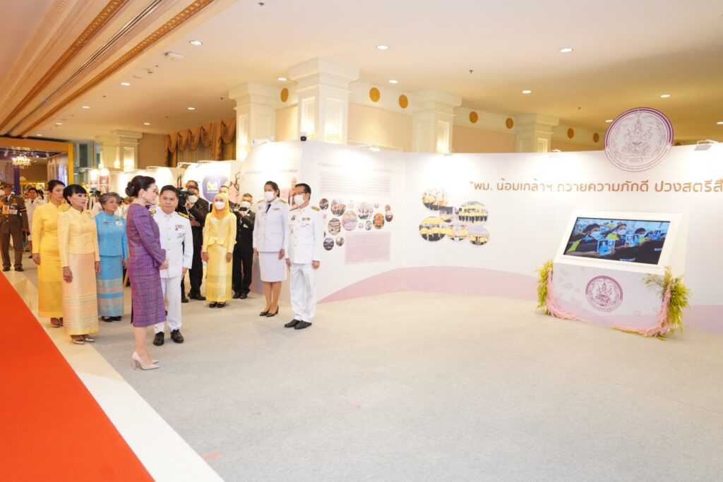 เสด็จพระราชดำเนินไปทรงเปิดงานวันสตรีไทย ประจำปี 2567