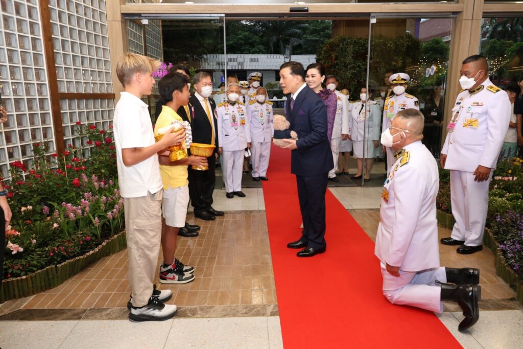 ไปทรงเปิดงาน “โครงการหลวง 55” ณ ศูนย์การค้าเซ็นทรัลเวิลด์
