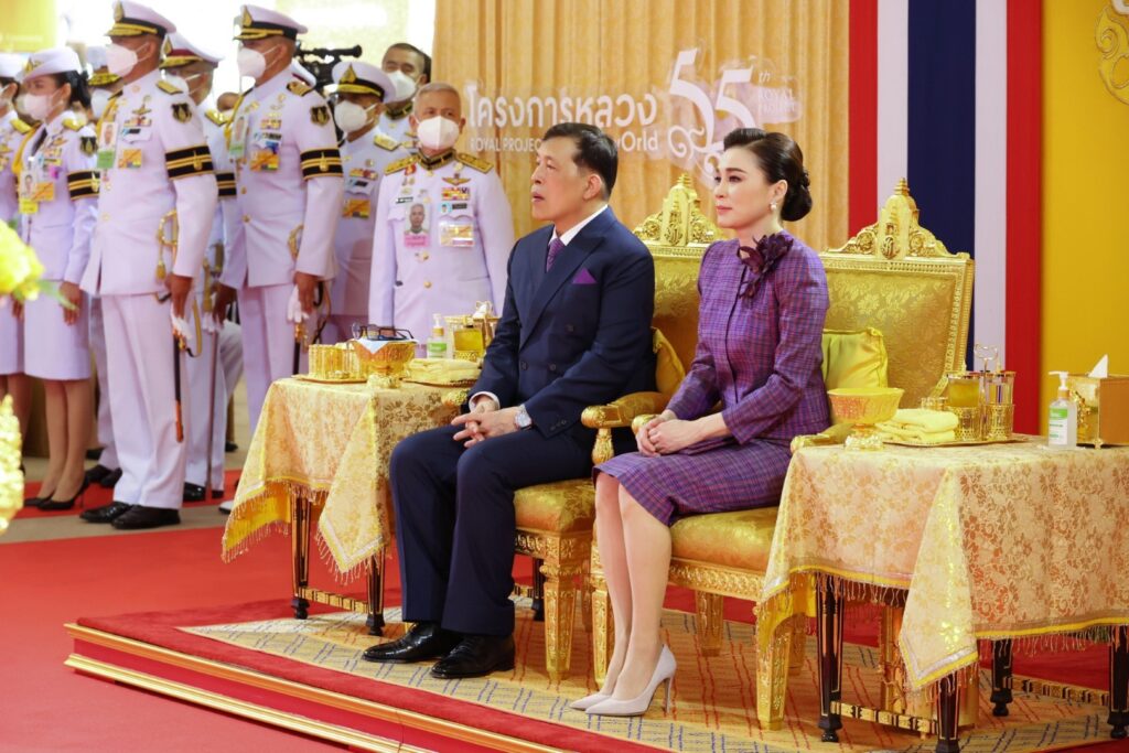 ไปทรงเปิดงาน “โครงการหลวง 55” ณ ศูนย์การค้าเซ็นทรัลเวิลด์