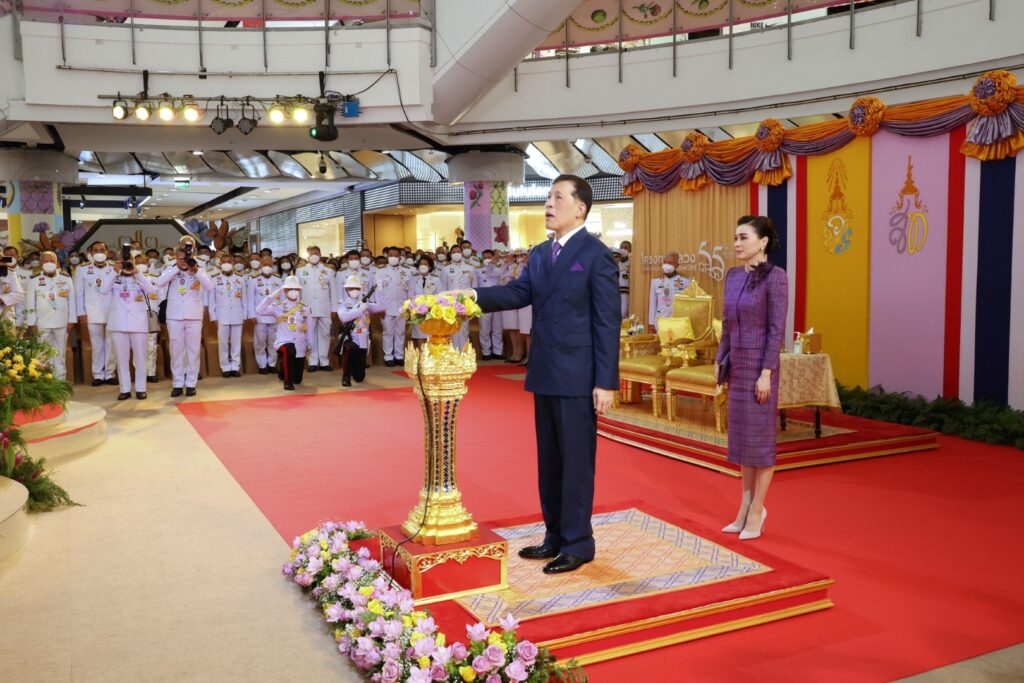 ไปทรงเปิดงาน “โครงการหลวง 55” ณ ศูนย์การค้าเซ็นทรัลเวิลด์