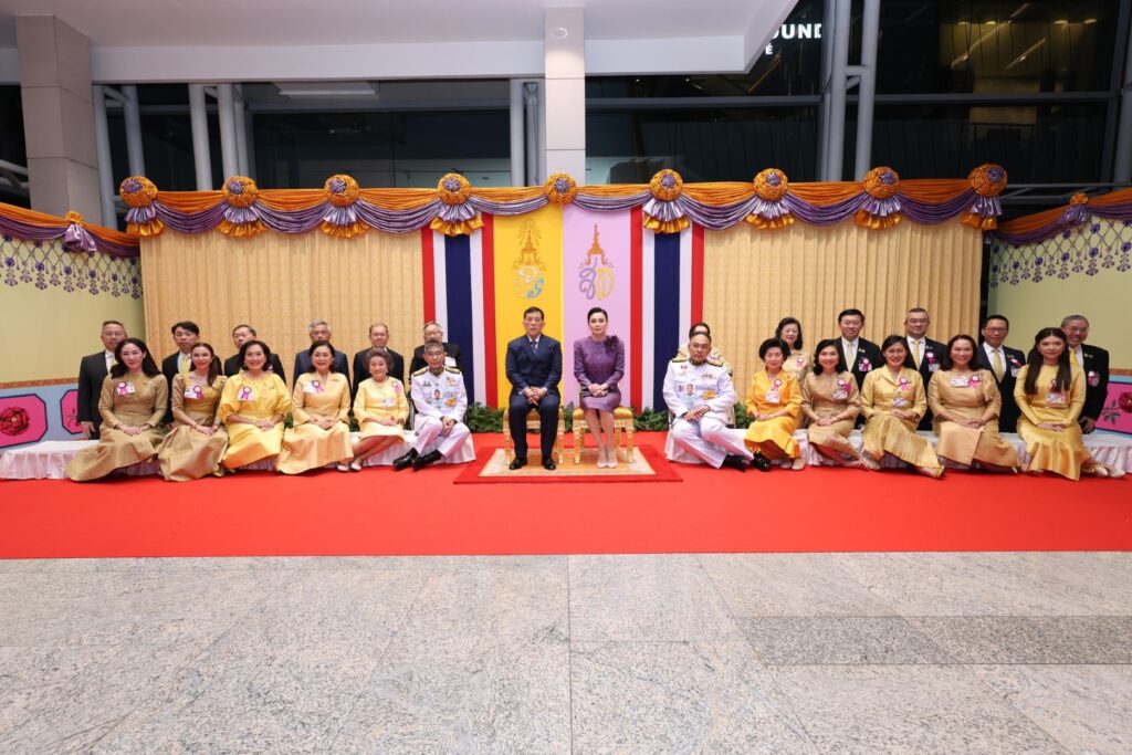 ไปทรงเปิดงาน “โครงการหลวง 55” ณ ศูนย์การค้าเซ็นทรัลเวิลด์
