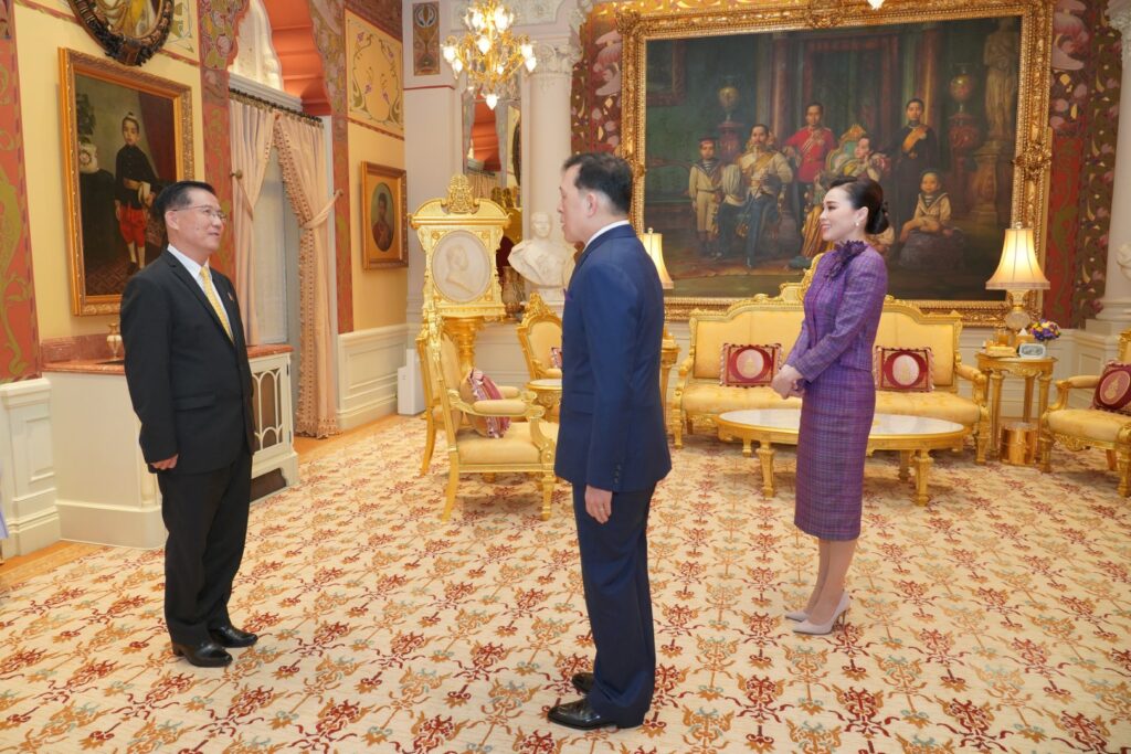เอกอัครราชทูตต่างประเทศประจำประเทศไทย และนายกรัฐมนตรี เฝ้าทูลละอองธุลีพระบาท